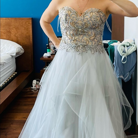 Grad dress. SOLD OFF PM - Picture 1 of 3